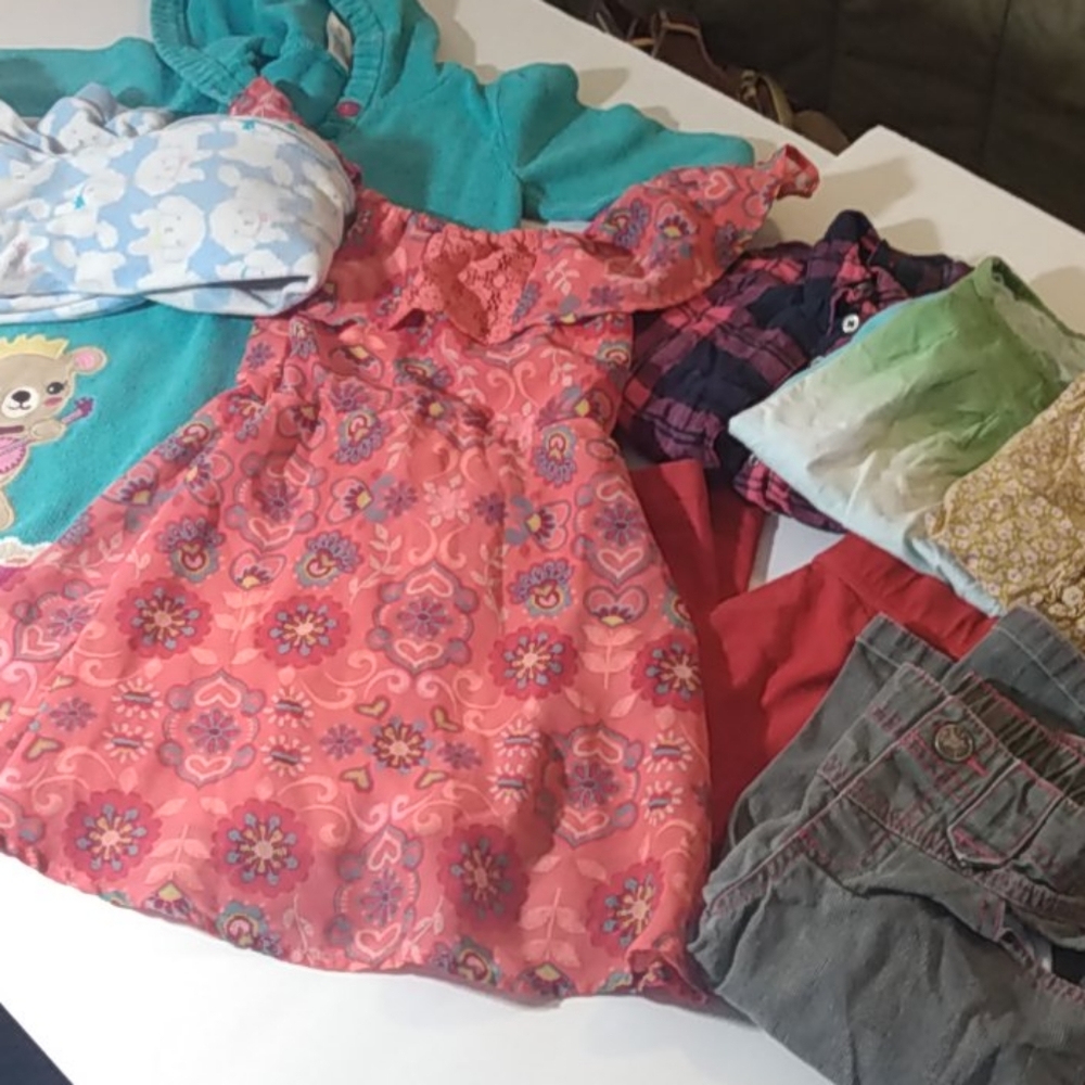 8 piece 4 clothing old Navy Gymboree etc.